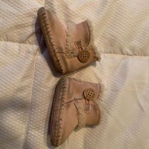 Little pink baby uggs